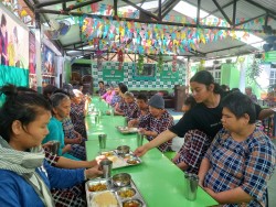 आश्रमका सेवाकेन्द्रहरुमा २६ वटा भोजनसेवा र ९ वटा खाजासेवा सम्पन्न